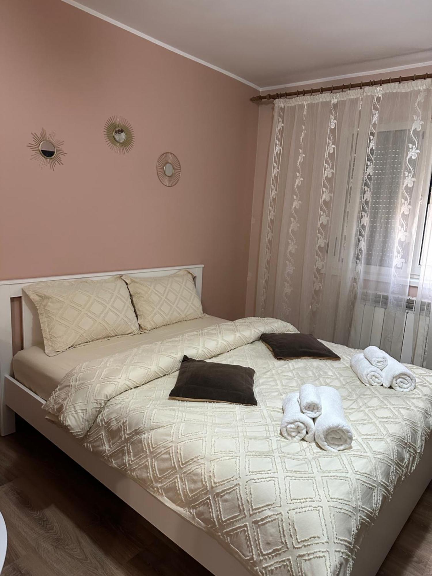 Cozy Apartament Galaţi Exteriör bild