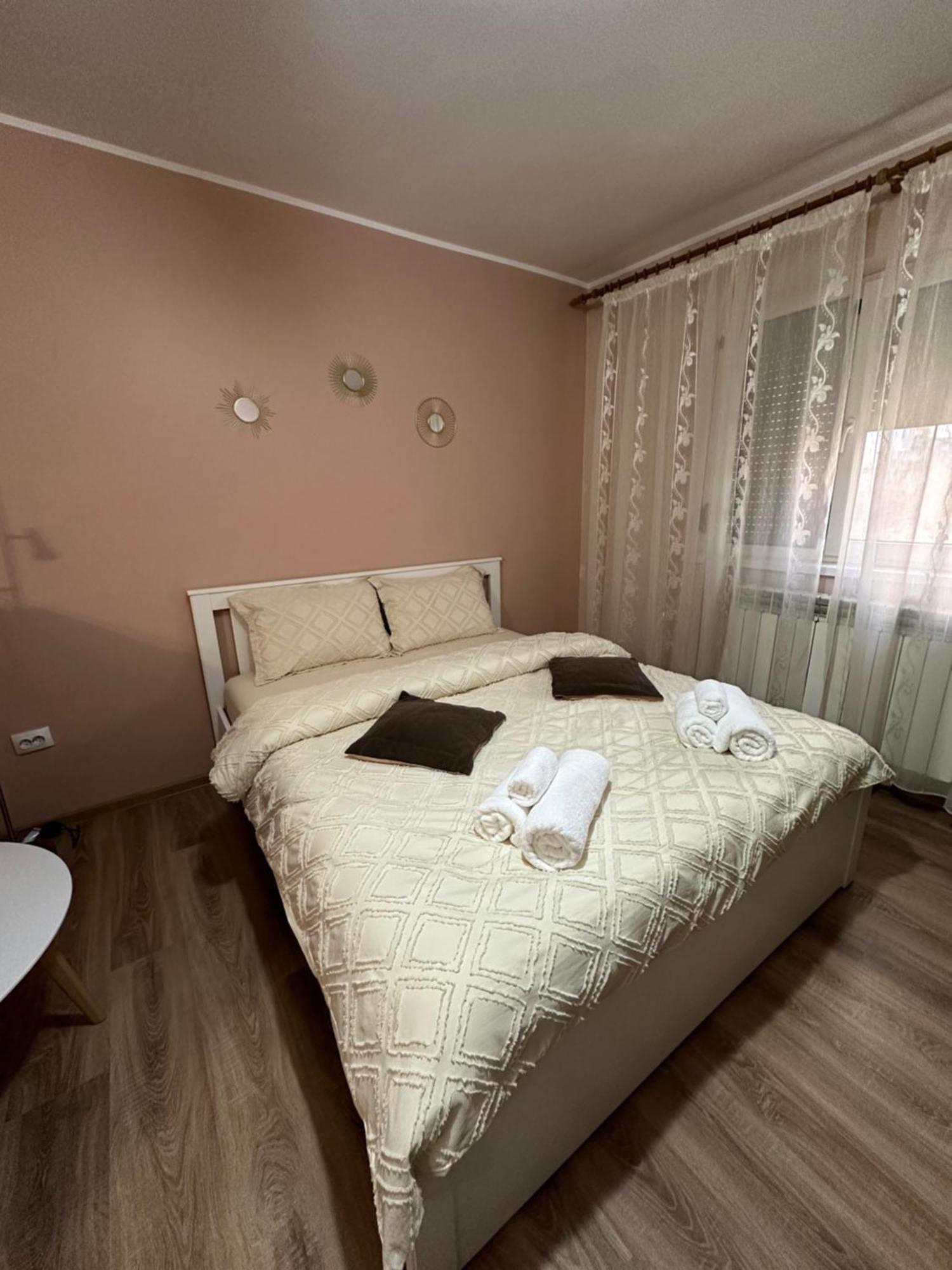 Cozy Apartament Galaţi Exteriör bild