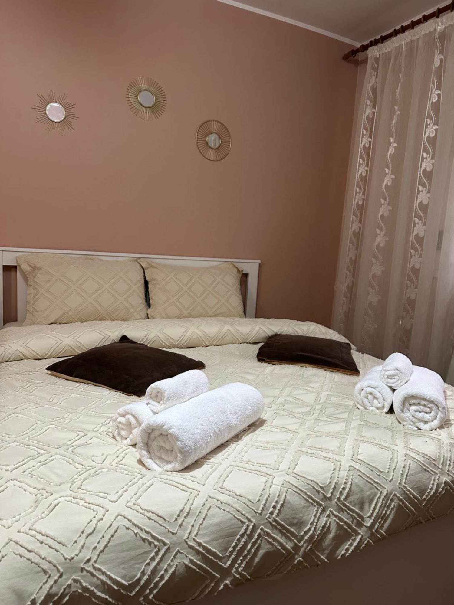 Cozy Apartament Galaţi Exteriör bild